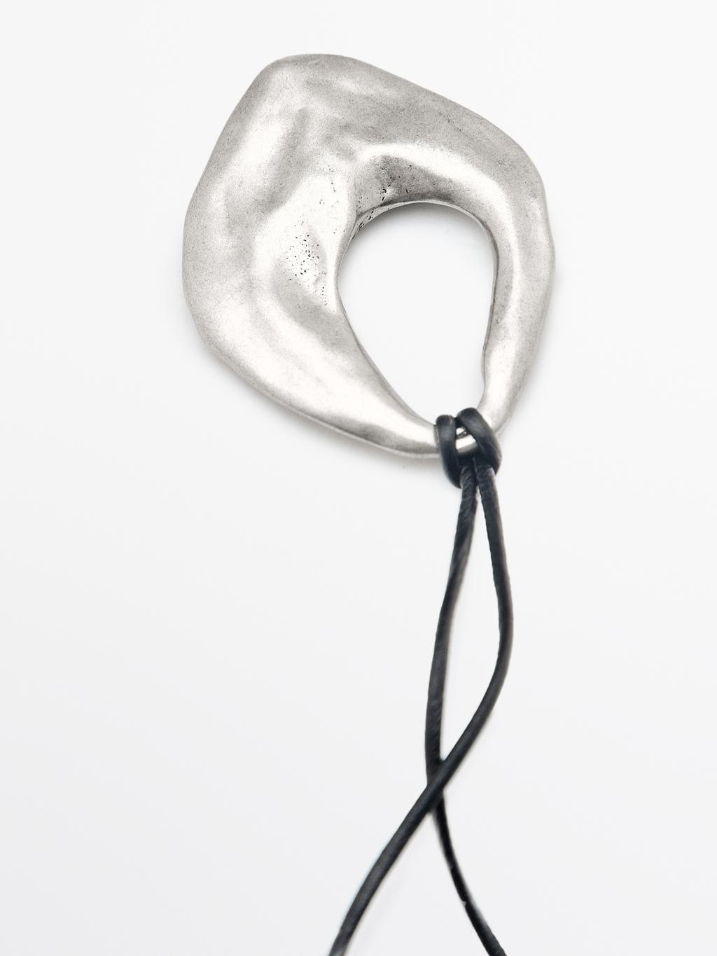 Diluted piece pendant