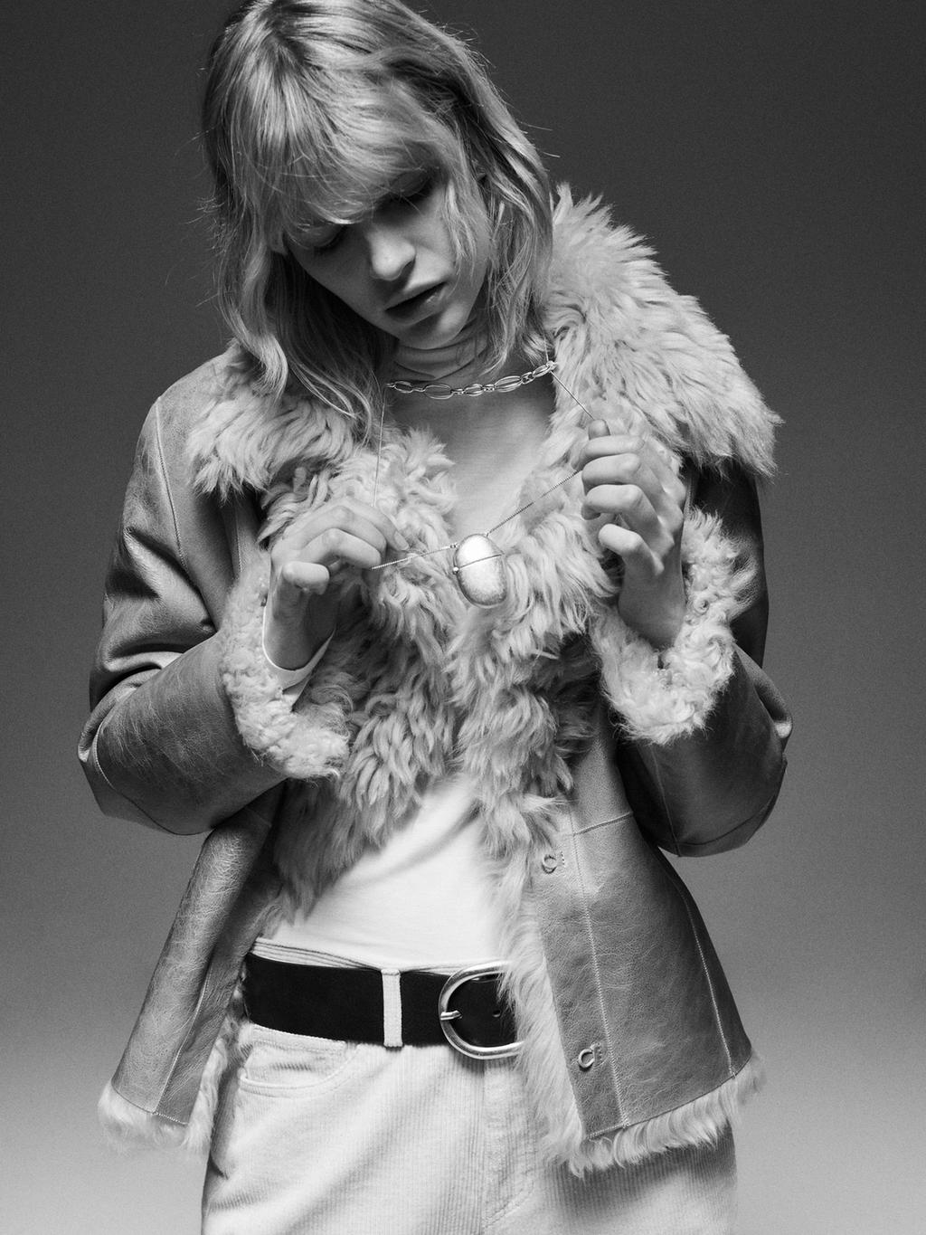 Necklace with oval box pendant