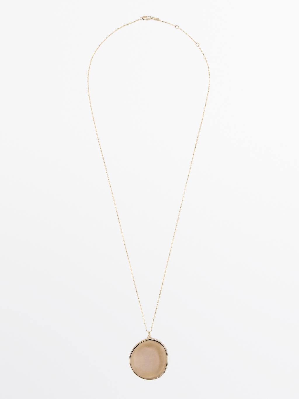 Necklace with translucent stone pendant