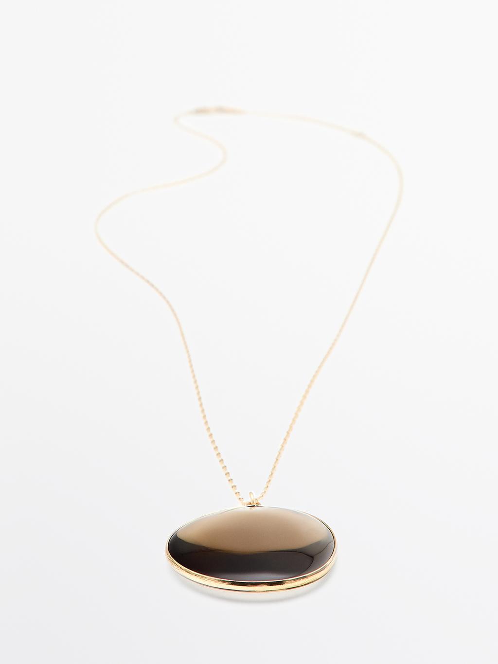 Necklace with translucent stone pendant
