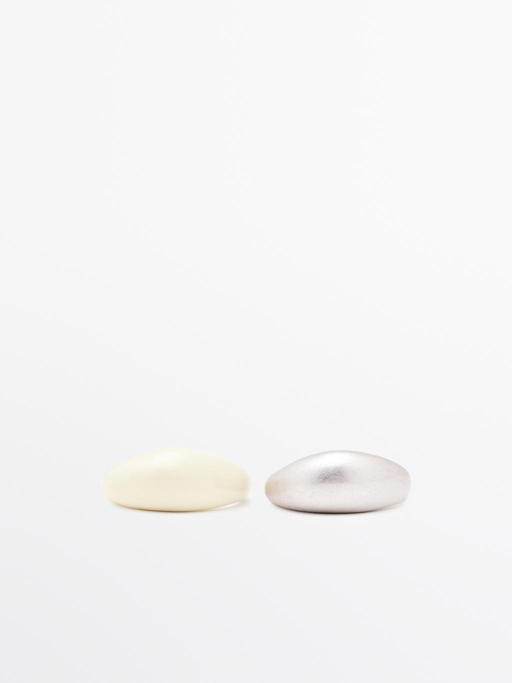 Pack of enamelled rings