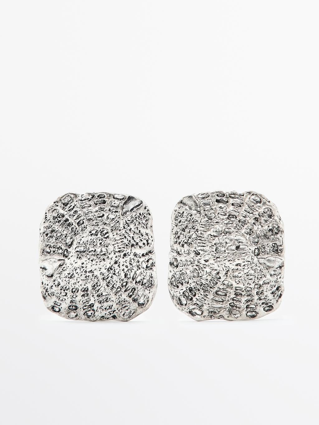 Textured medallion earrings