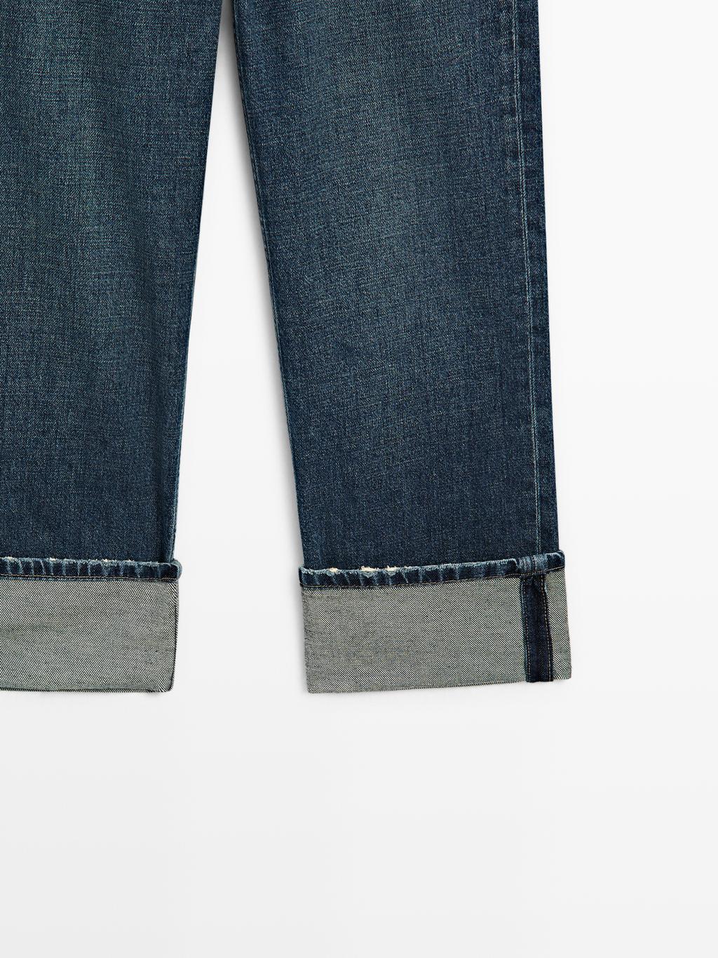 Low-waist straight-leg jeans with turn-up