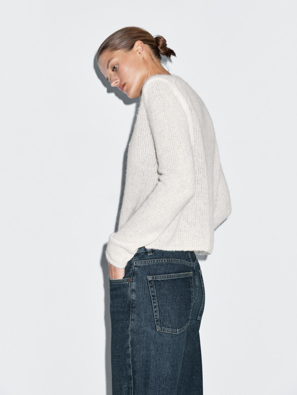 Low-waist straight-leg jeans with turn-up