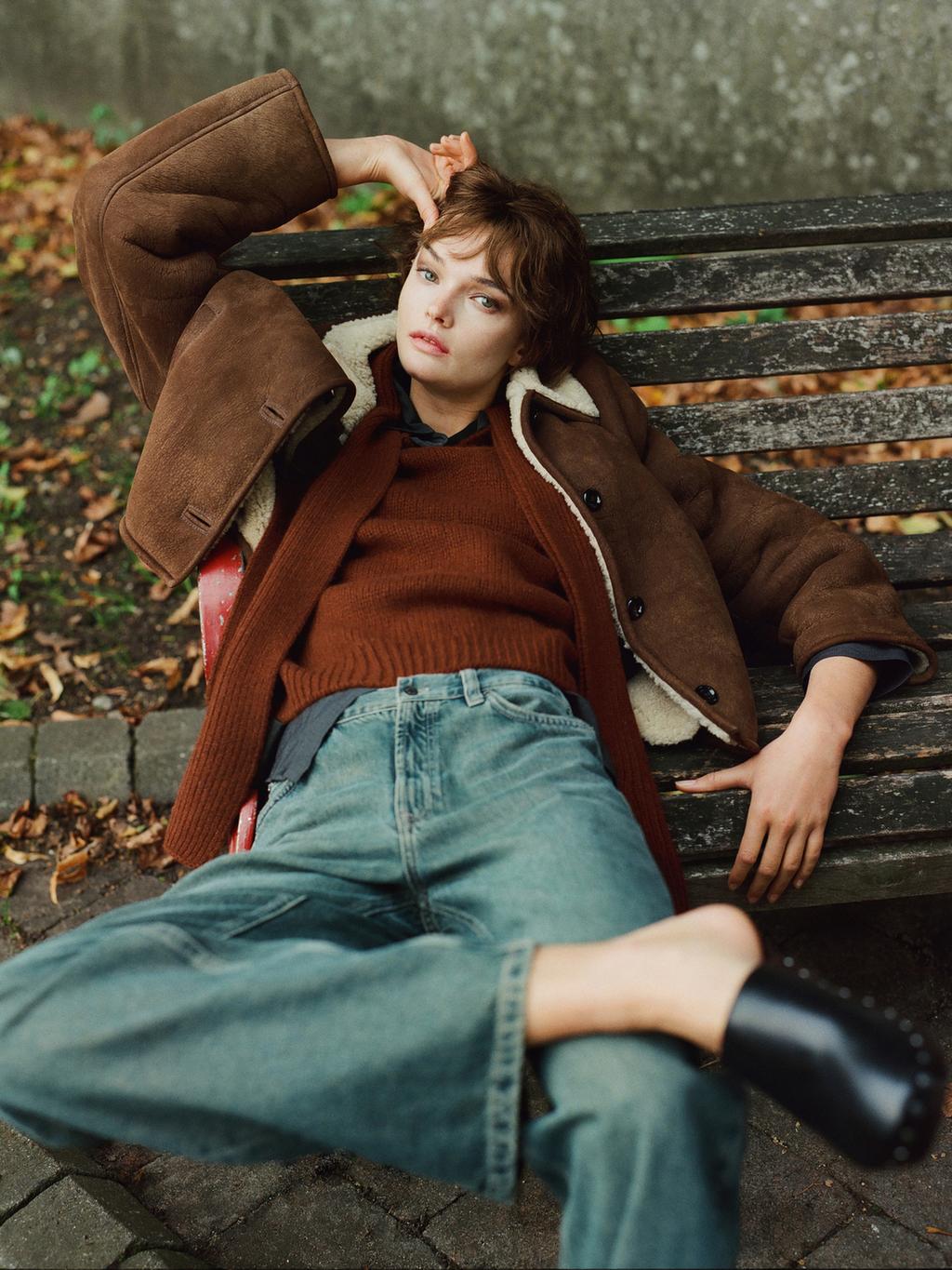 Straight-leg high-waist jeans