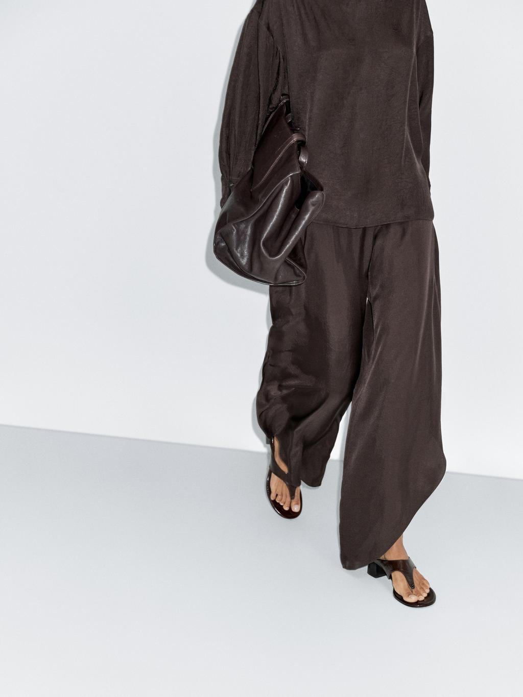 Flowing split hem trousers