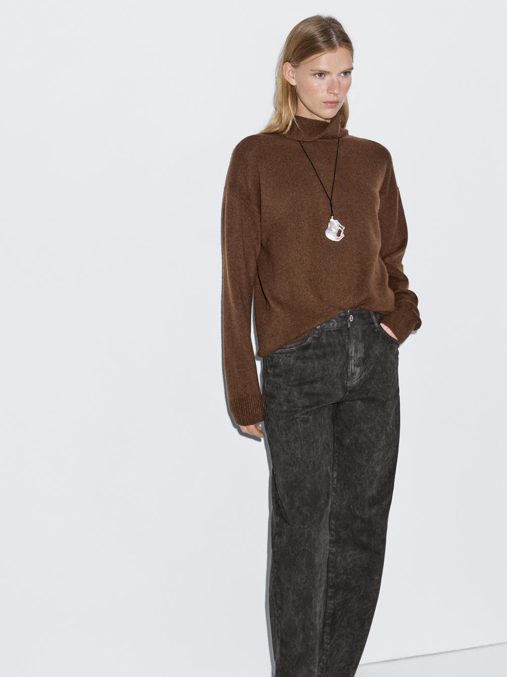 Mid-rise regular fit jeans