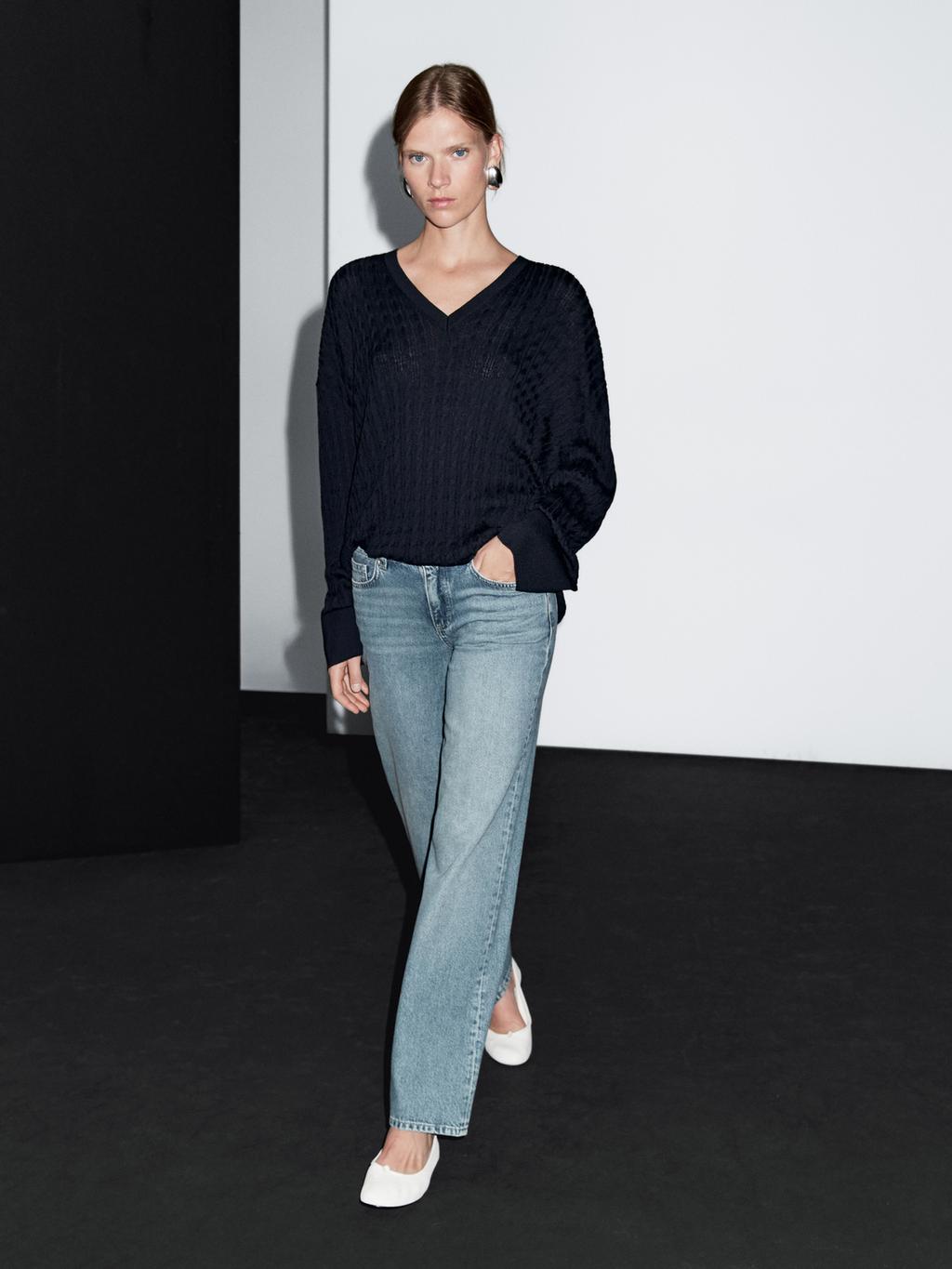 Low-rise straight-leg jeans