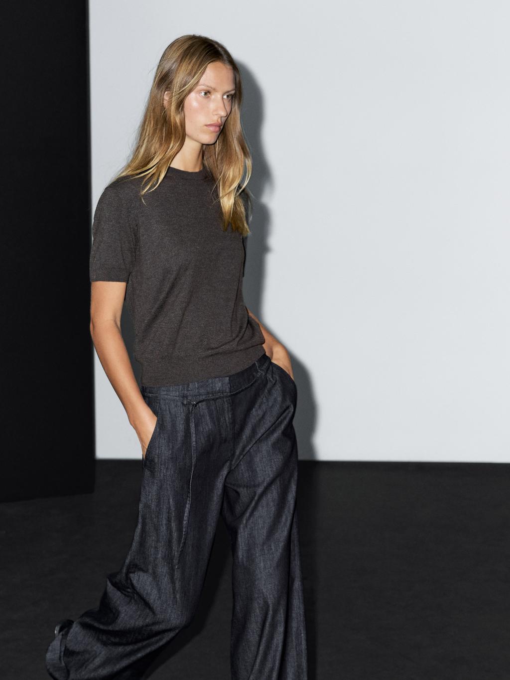 High-waist wide-leg jeans with belt