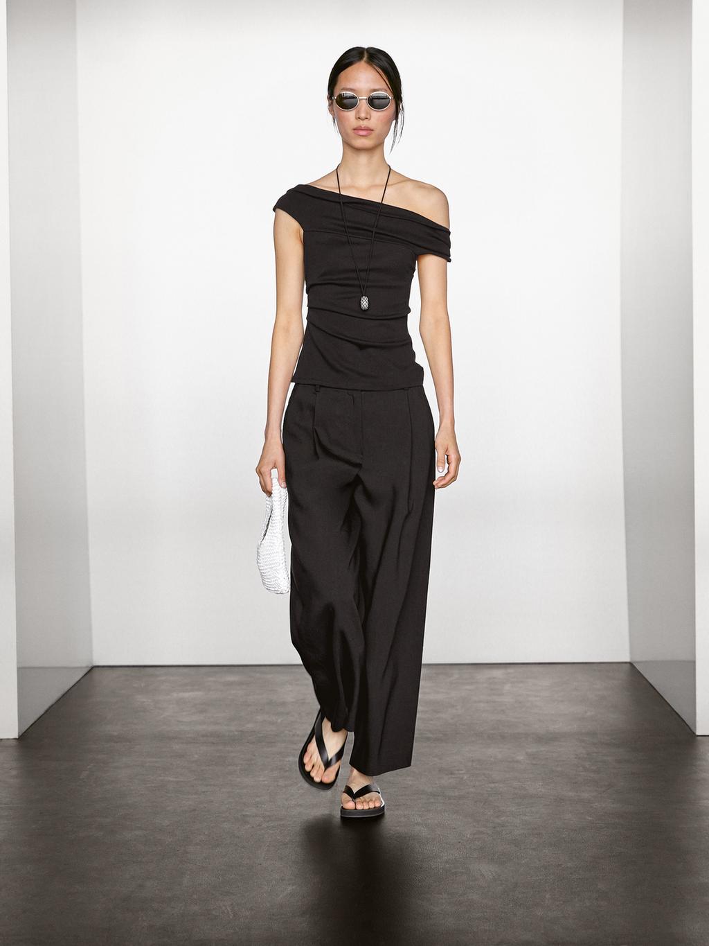 Flowing linen blend trousers with darts