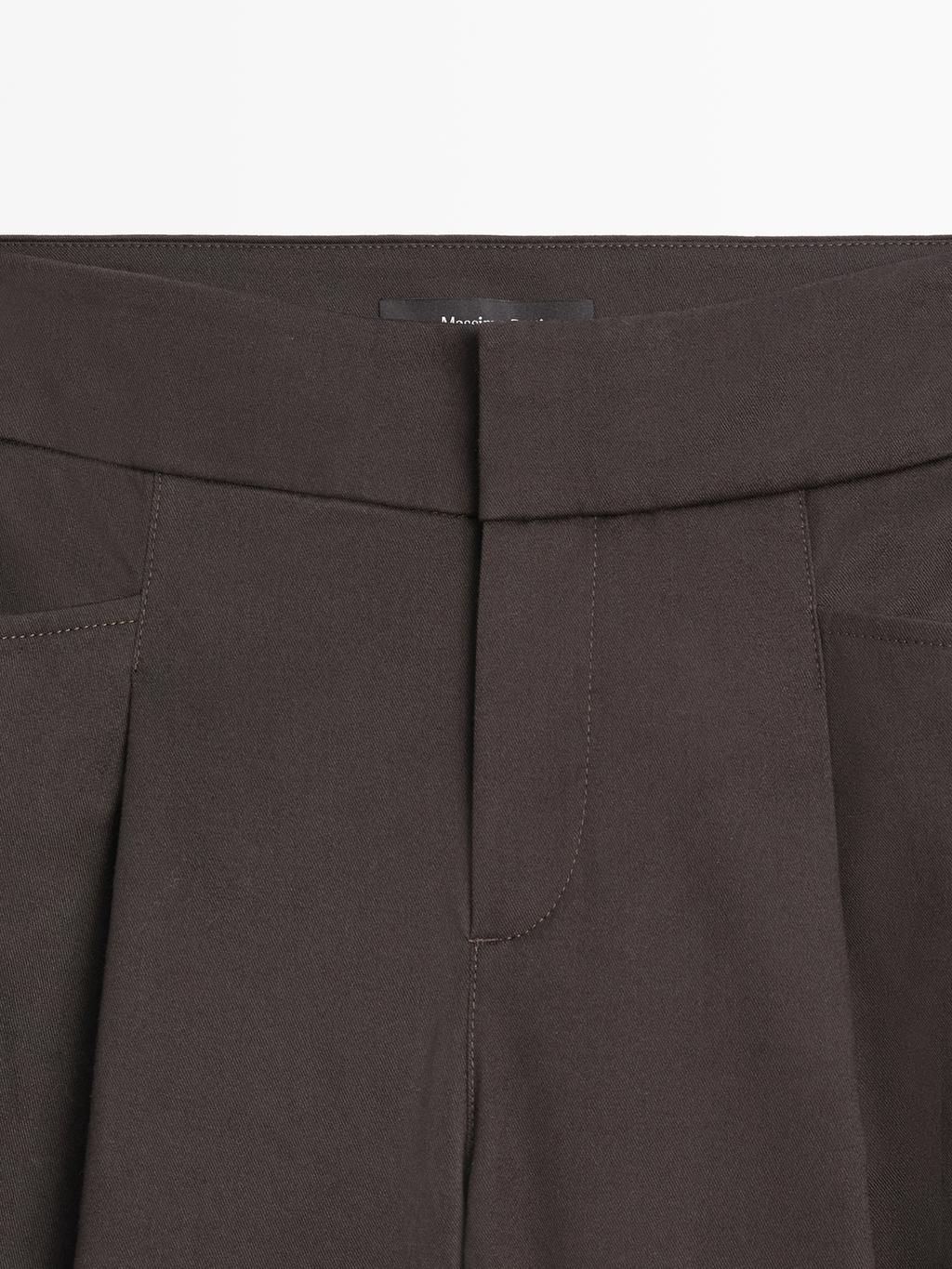 Wide-leg pleated trousers