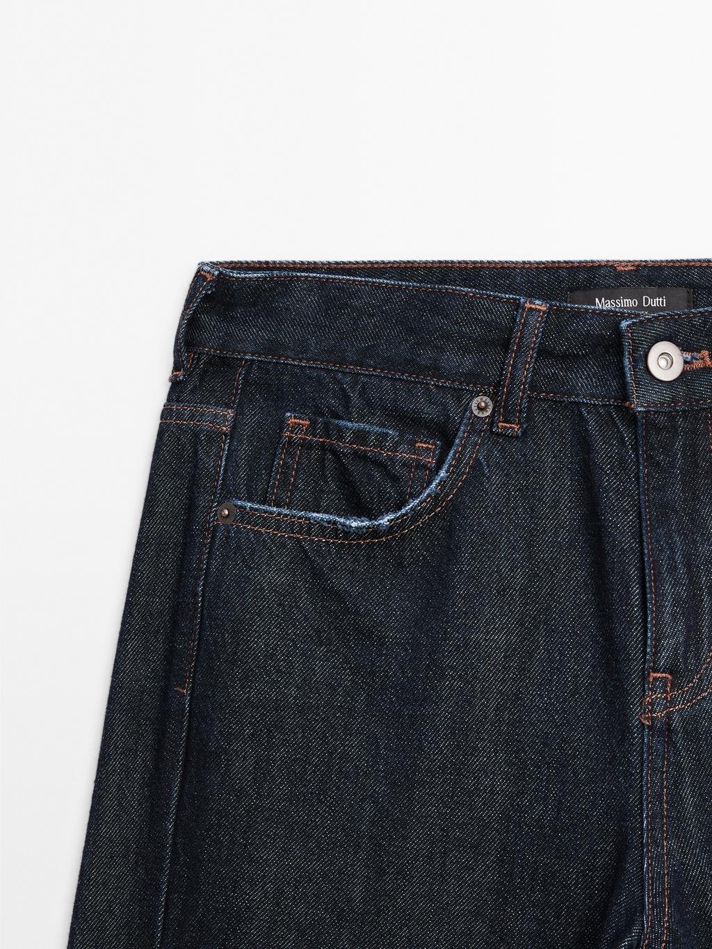Mid-waist straight-leg jeans with seam detail