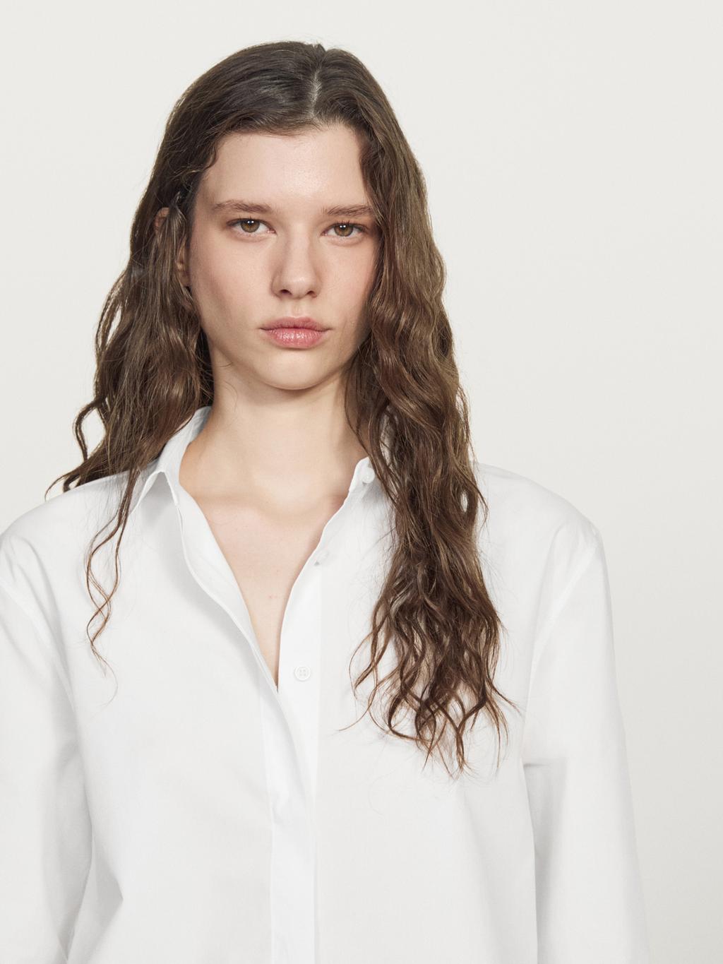 Poplin shirt with hidden buttons