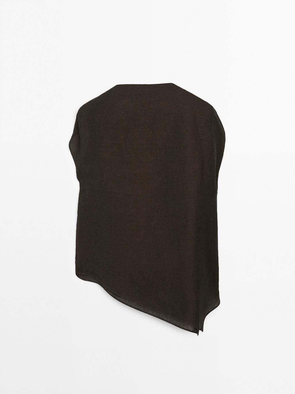 Linen blend blouse with brooch detail