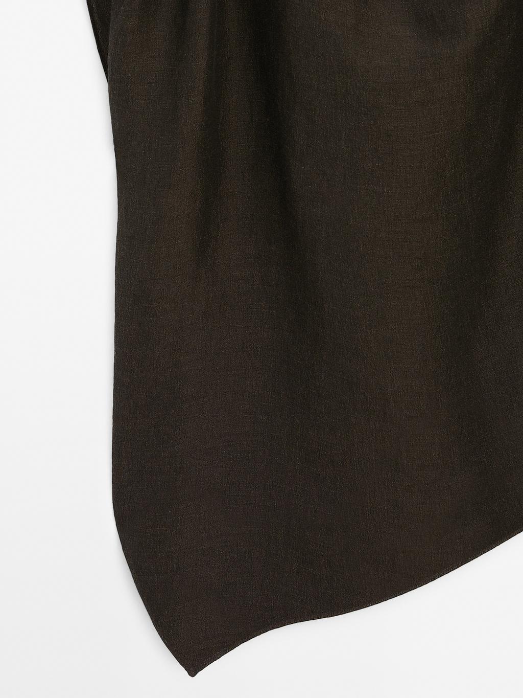 Linen blend blouse with brooch detail