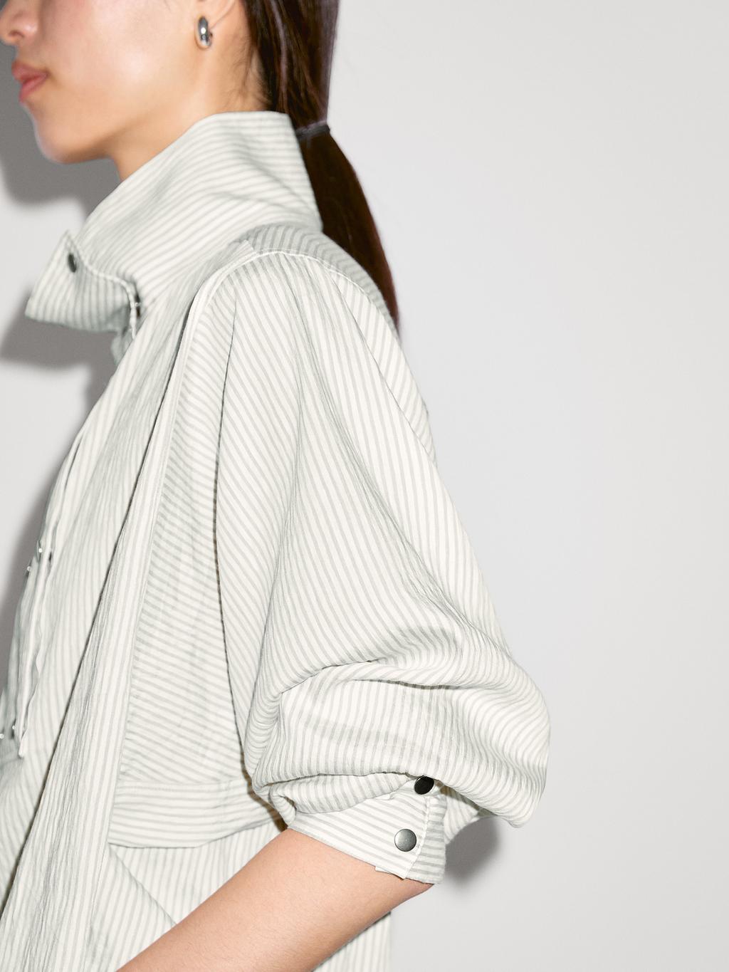 Flowing shirt with button detail on the chest