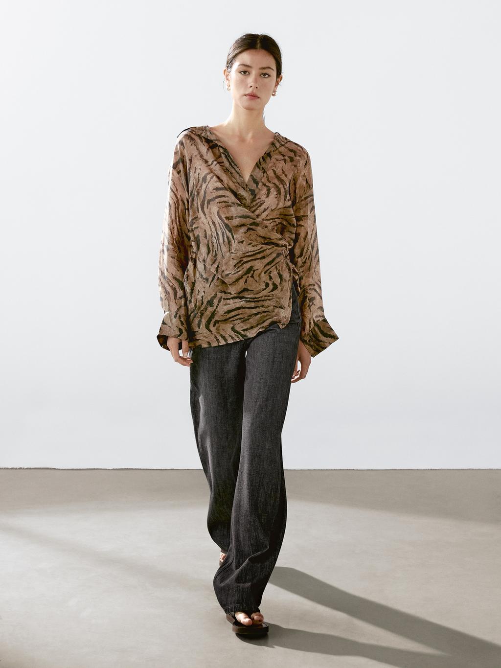 Flowing jacquard kimono with rhinestone button