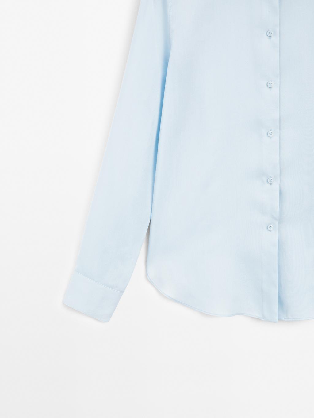 Flowing shirt with shirt collar