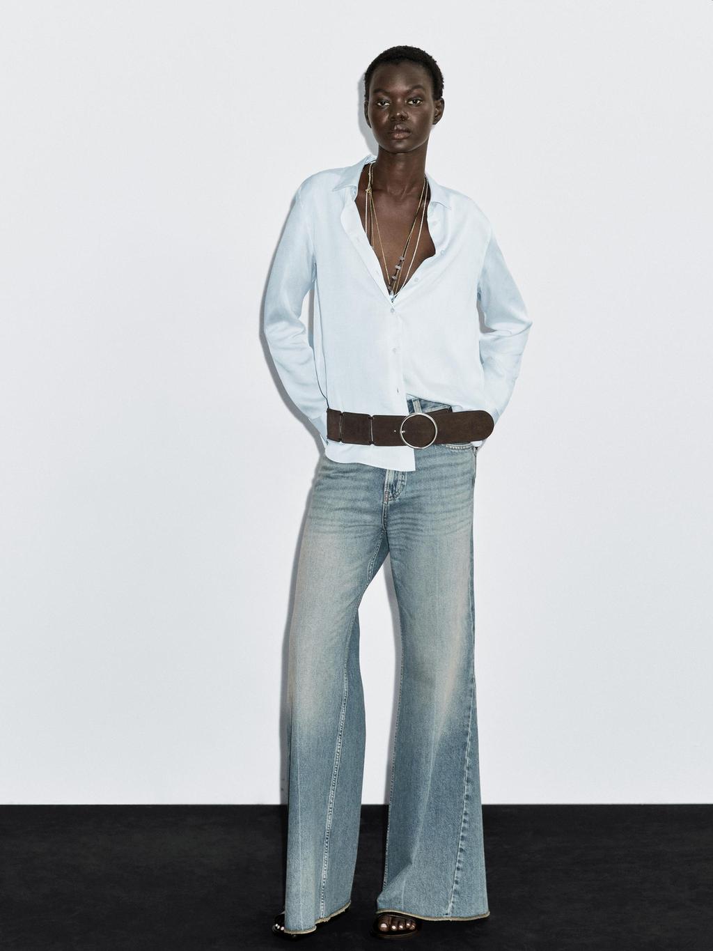 Flowing shirt with shirt collar