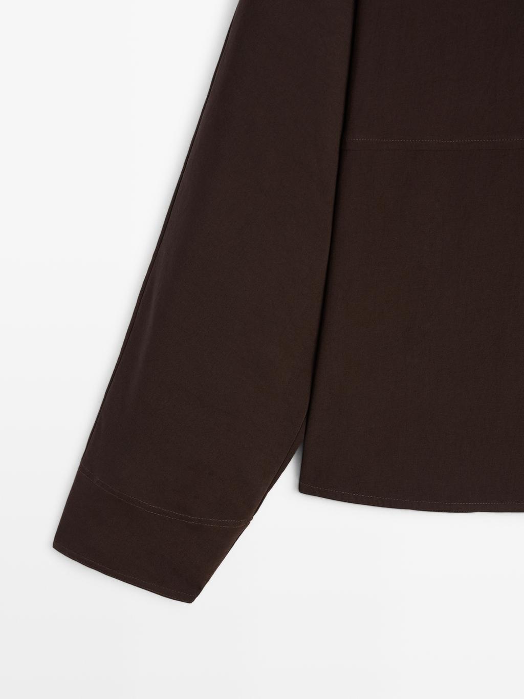 Stand collar shirt with front seam