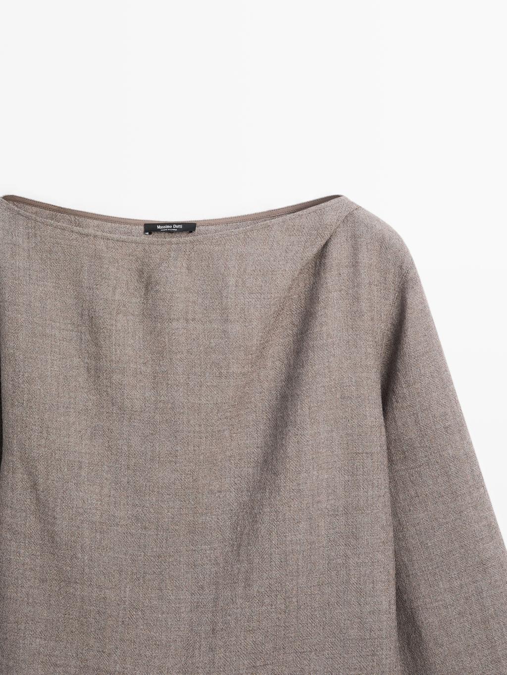Felt texture boat neck blouse