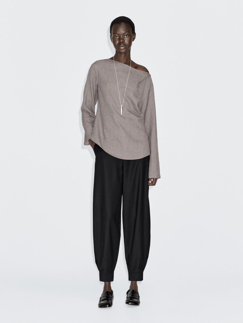 Felt texture boat neck blouse