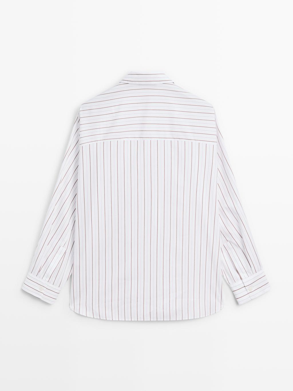 Loose-fitting striped shirt