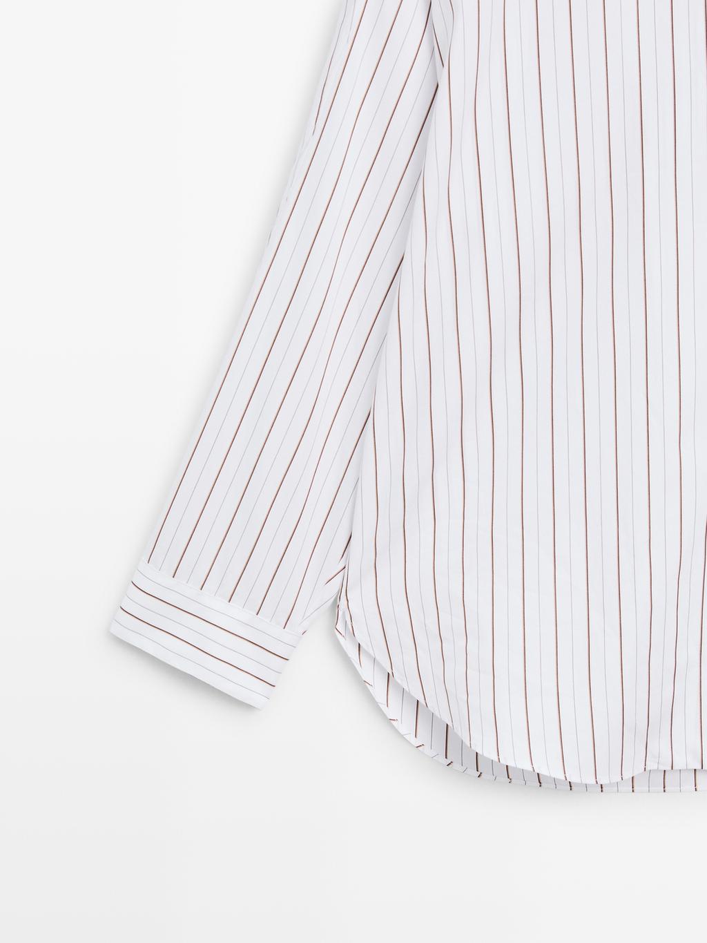 Loose-fitting striped shirt
