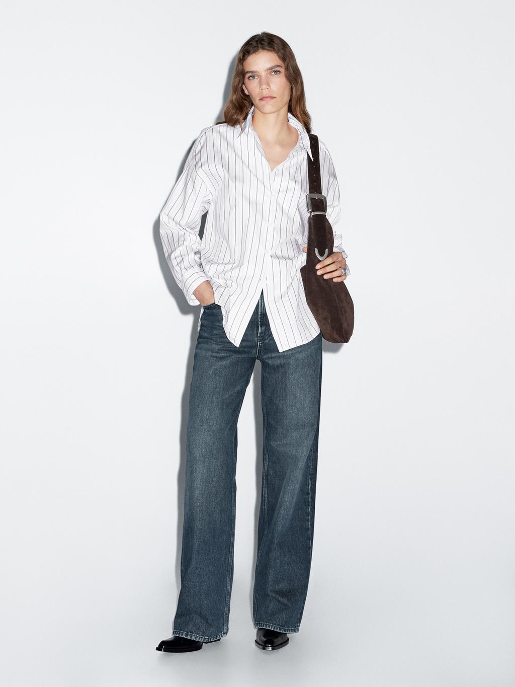 Loose-fitting striped shirt