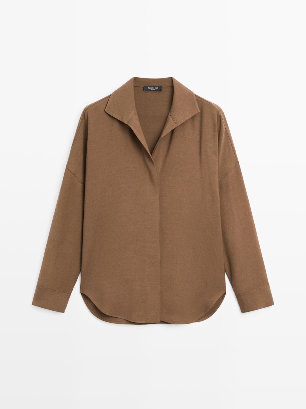 Flowing shirt with hidden buttons