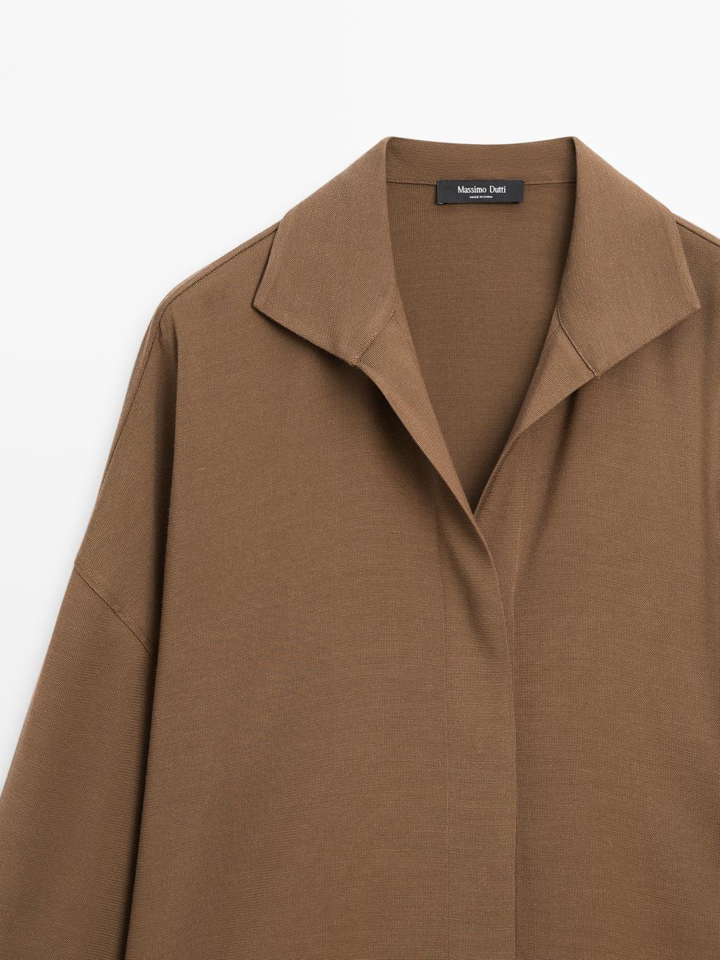 Flowing shirt with hidden buttons