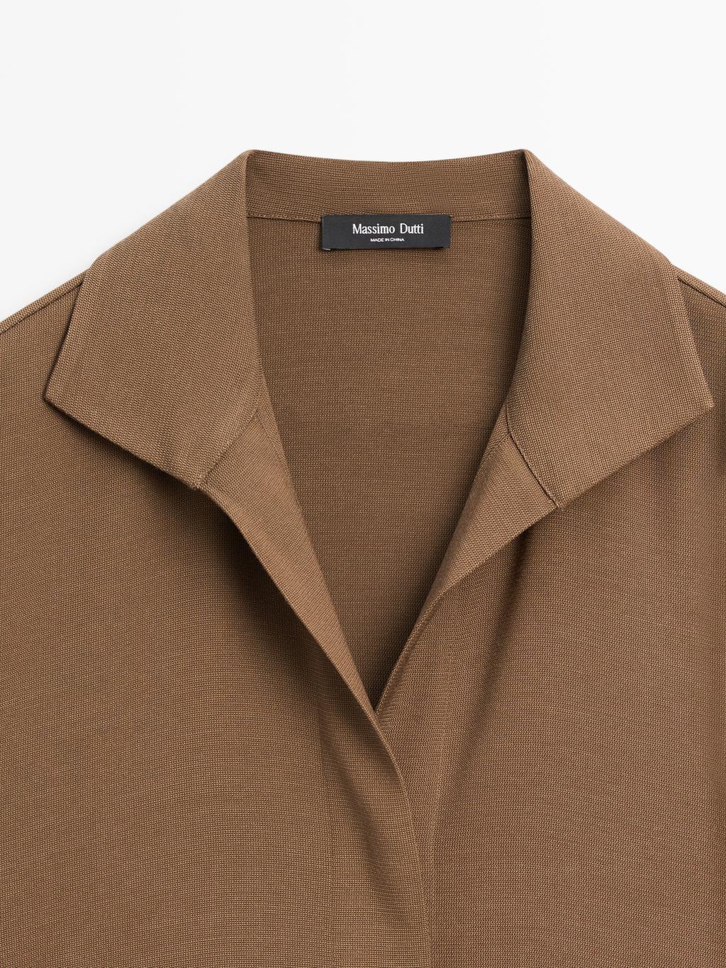 Flowing shirt with hidden buttons