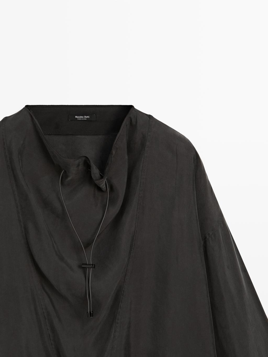 Flowing blouse with drawstring details