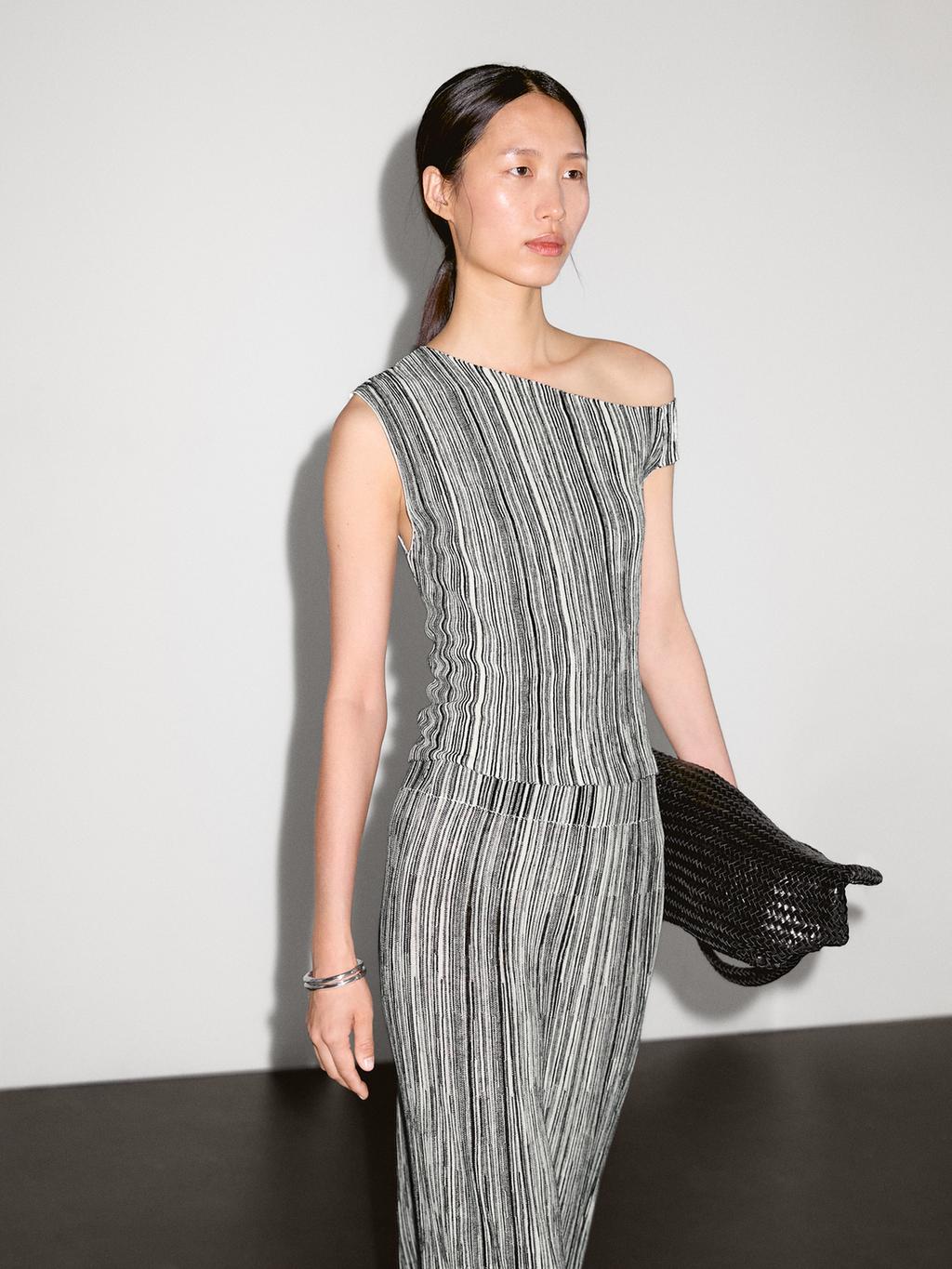 Long knit skirt with striped detail