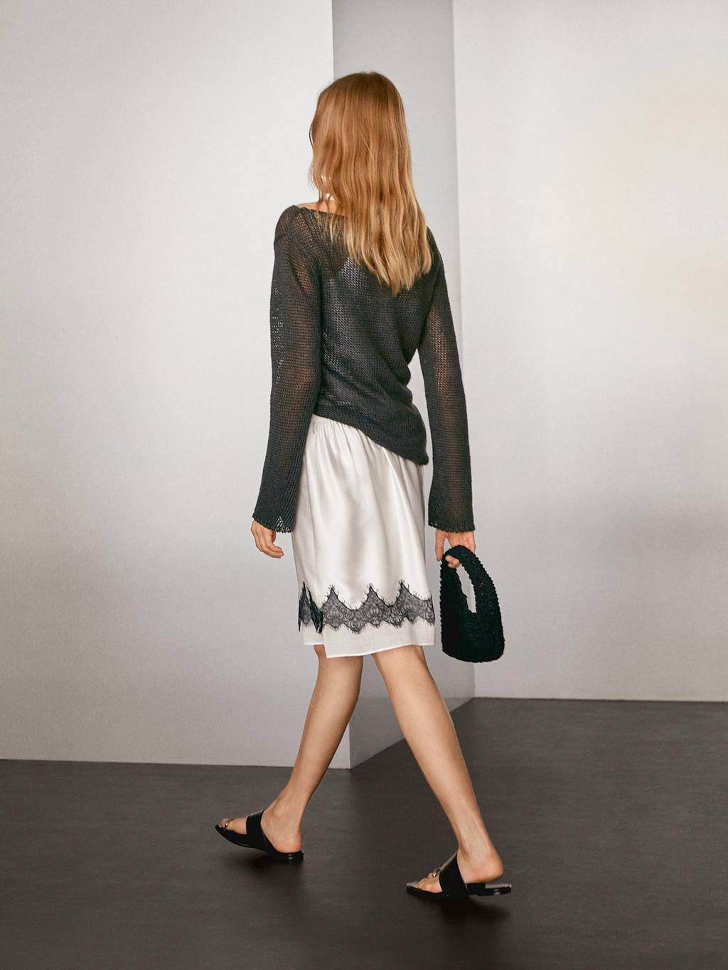 Contrast lace-trimmed skirt
