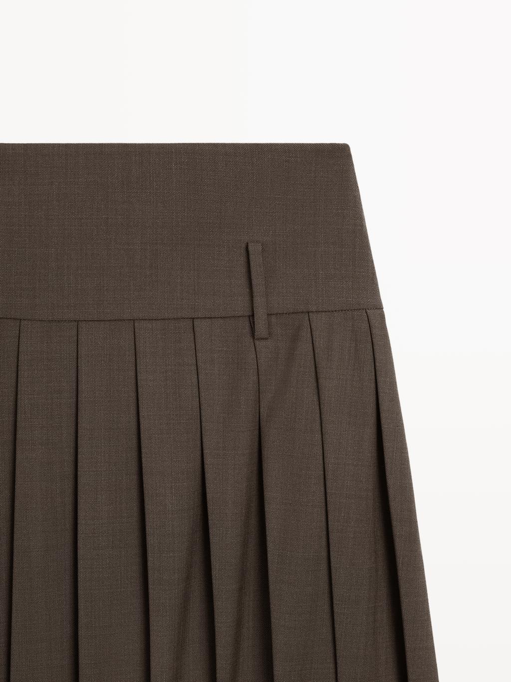 Short box pleat sash skirt