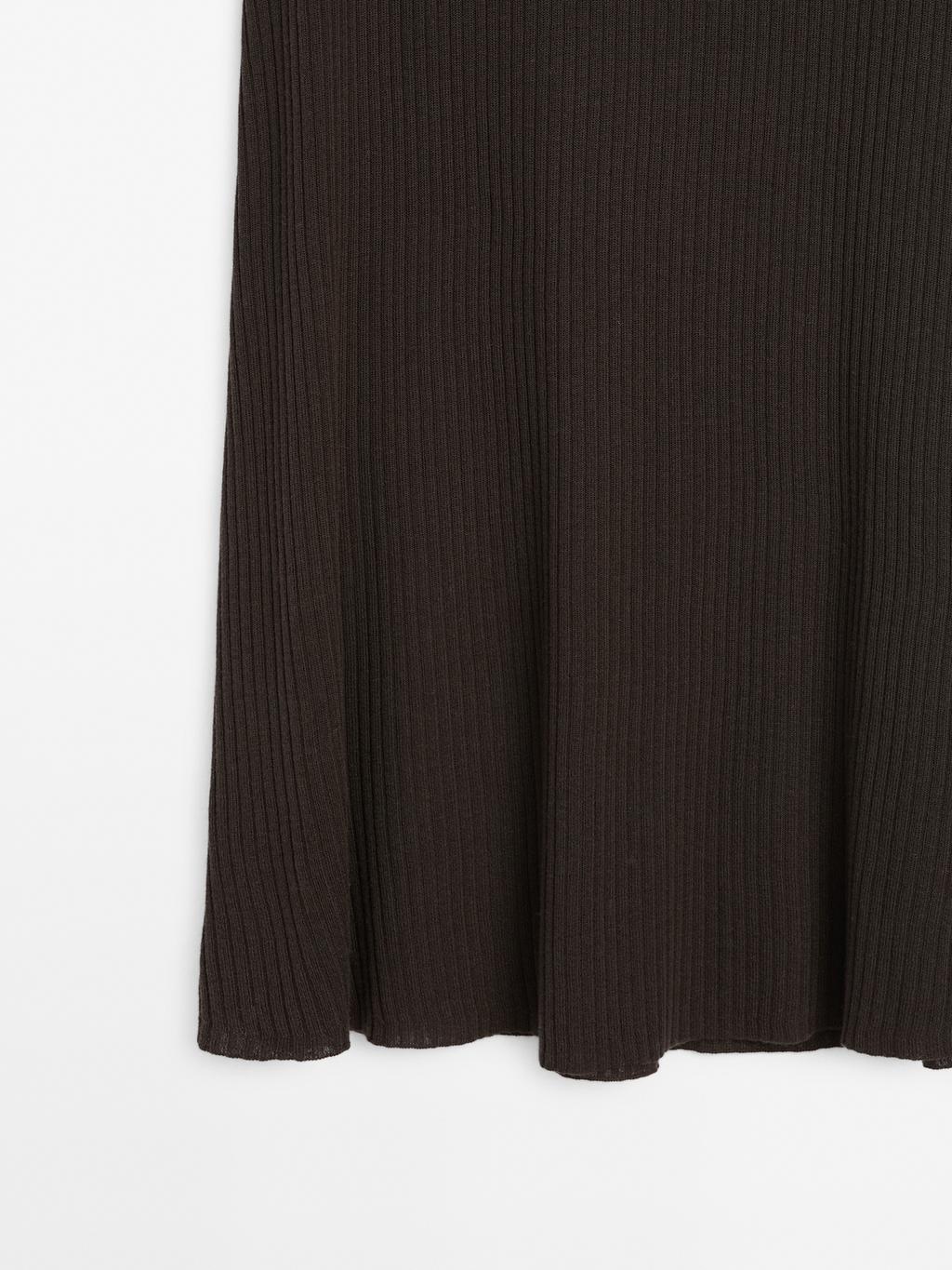 Long ribbed knit skirt