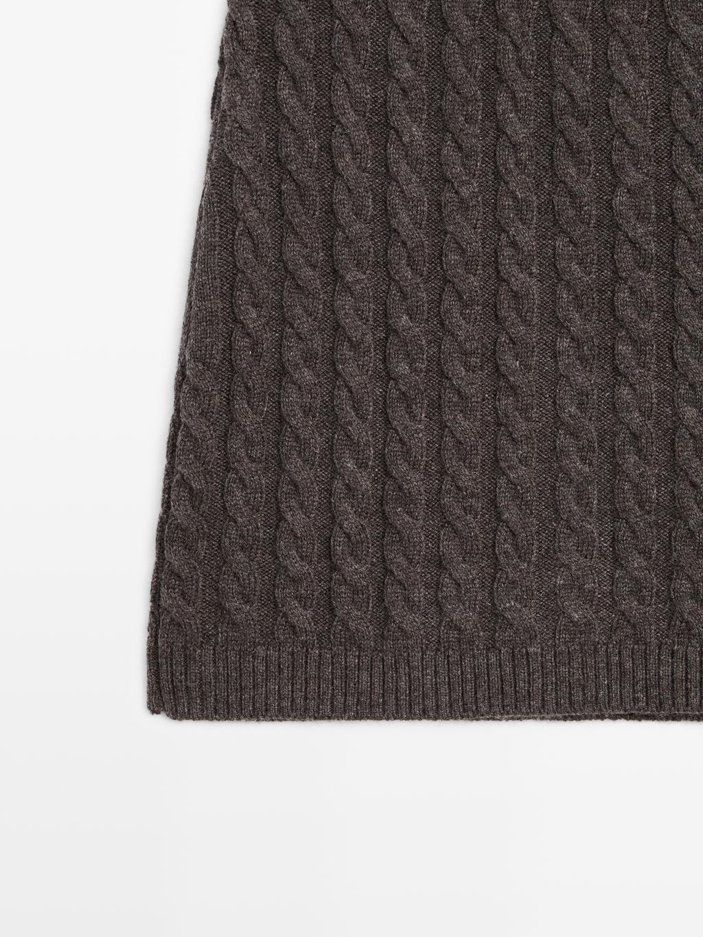 Knit skirt with cable-knit detailing