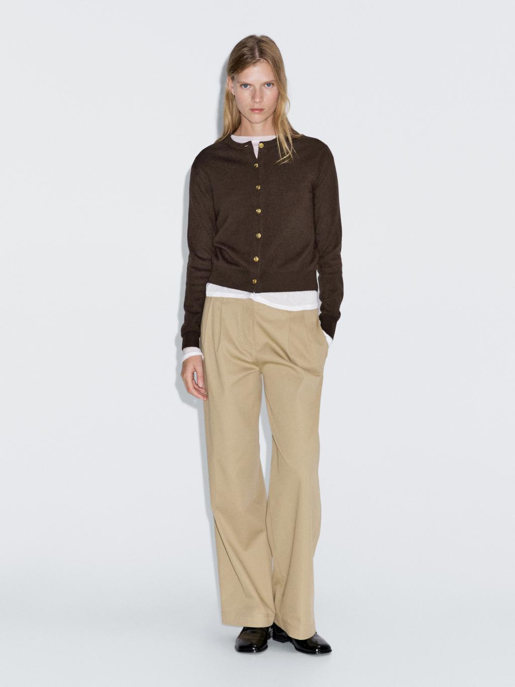 Knit 100% wool cardigan with gold buttons