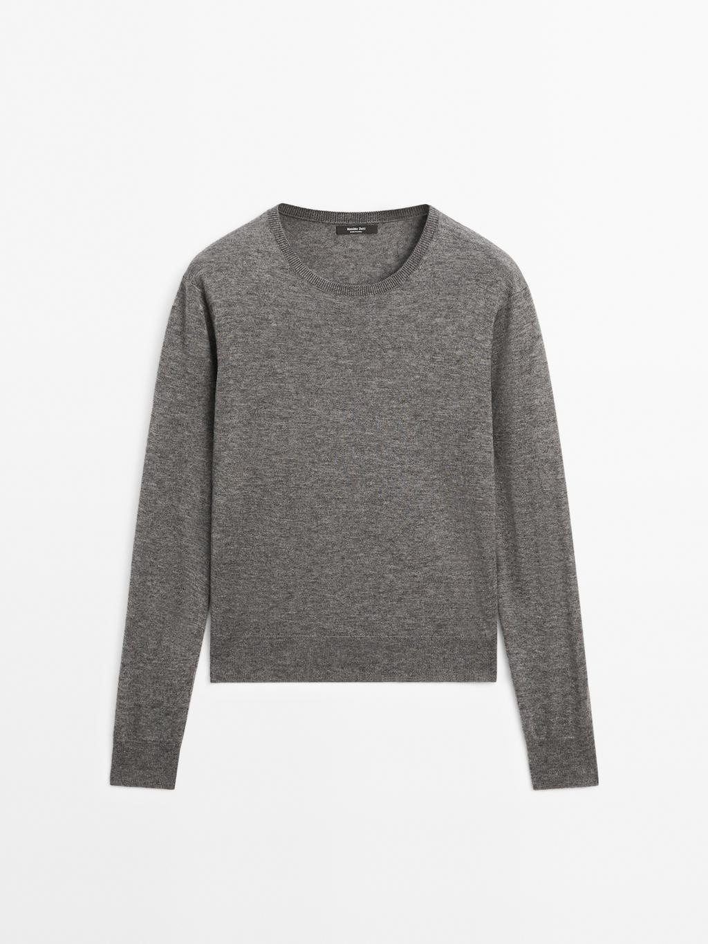 Wool blend knit sweater with crew neck