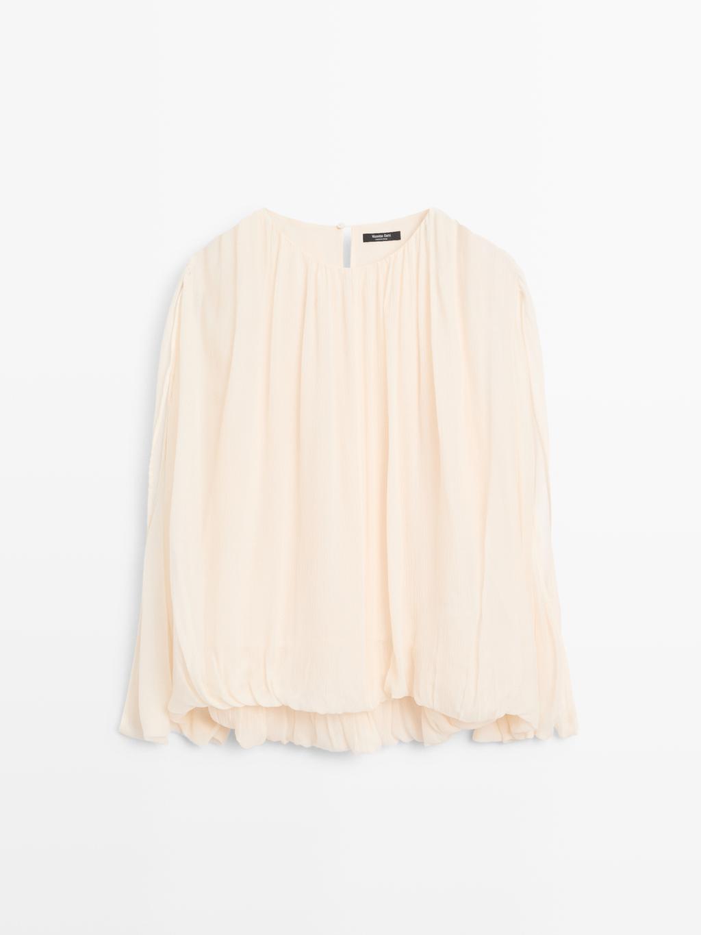 Voluminous flowing blouse