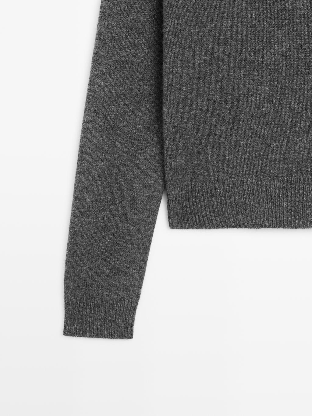 Knit 100% wool cardigan with hood