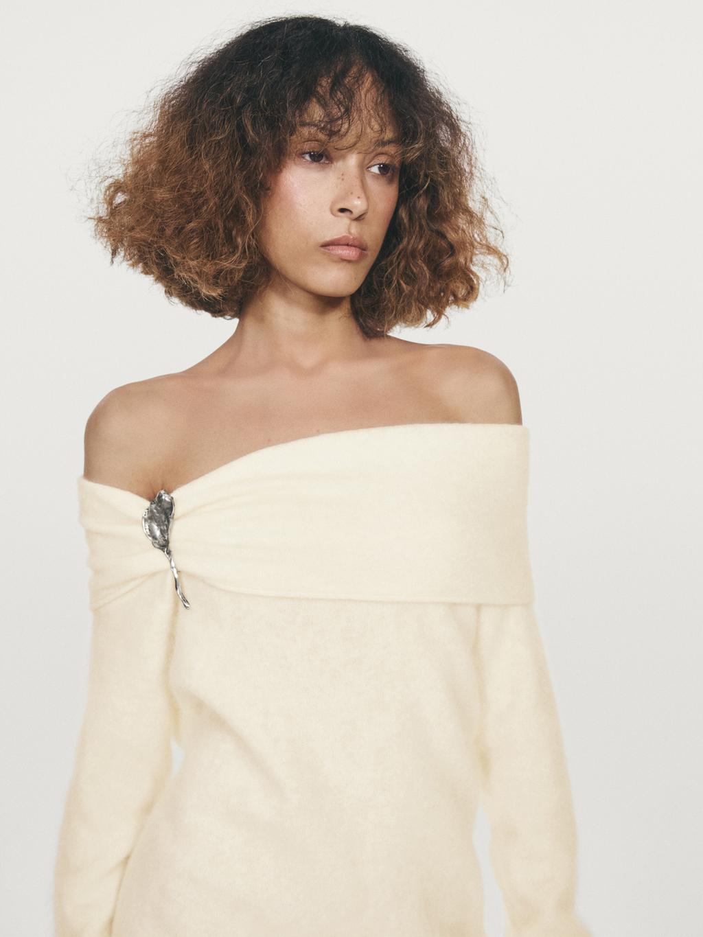 Knit wool and cashmere sweater with exposed shoulders