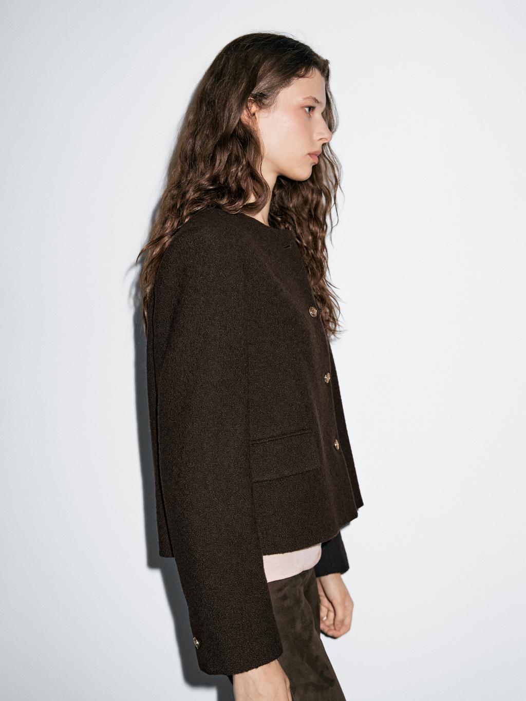 Cropped jacket with buttons