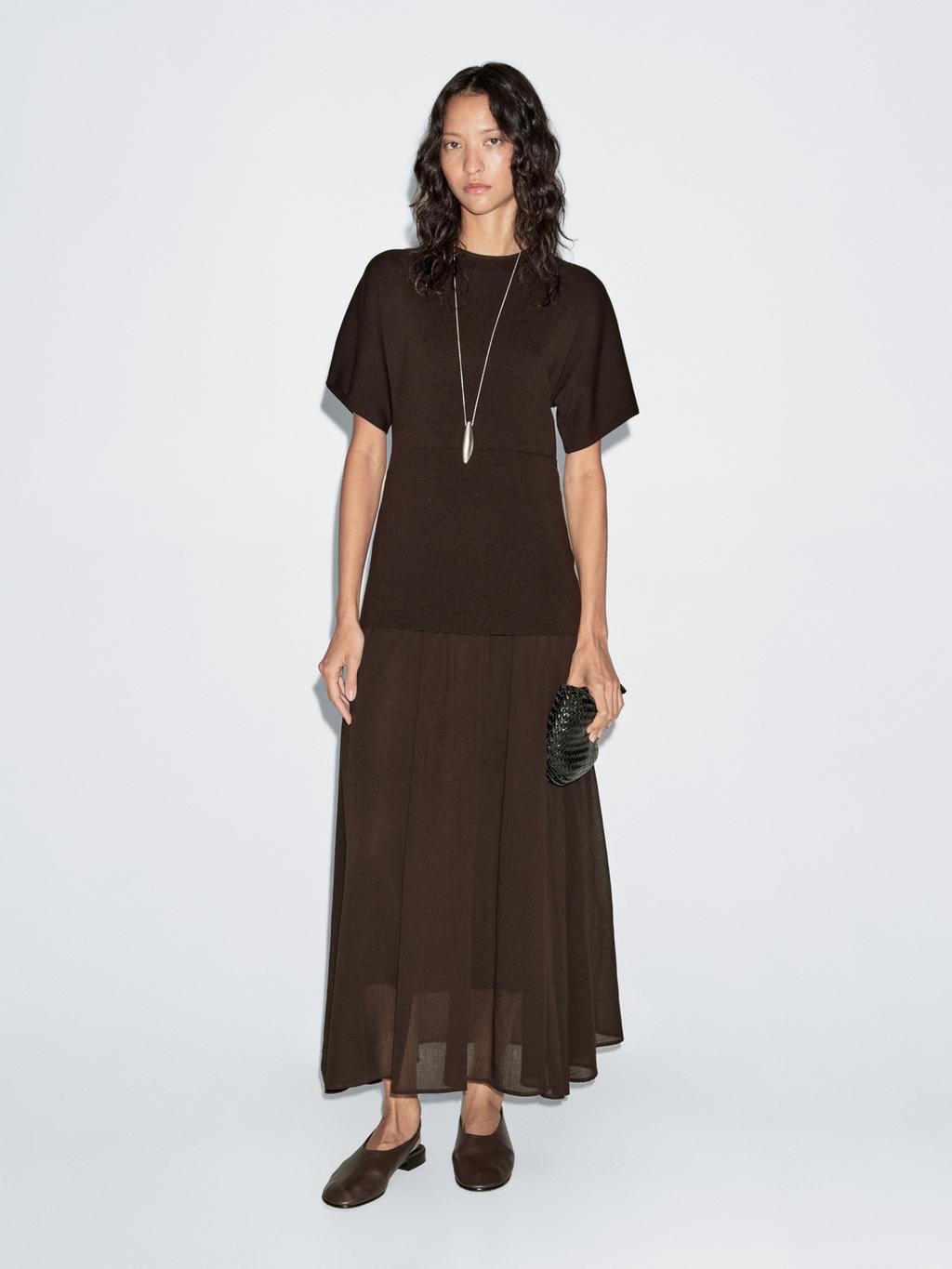 Knit dress with contrast gathered detail