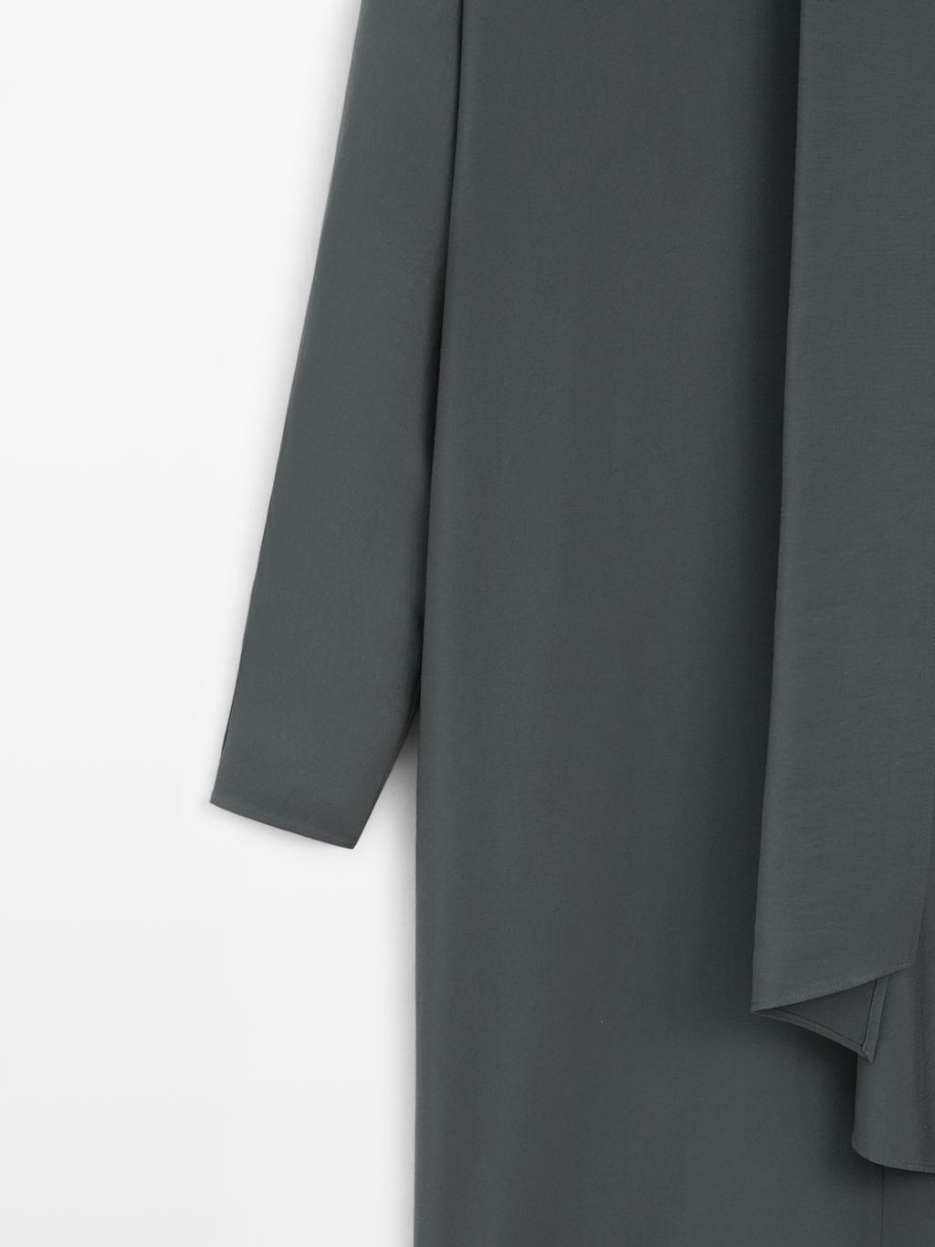 V-neckline midi dress with tie detail