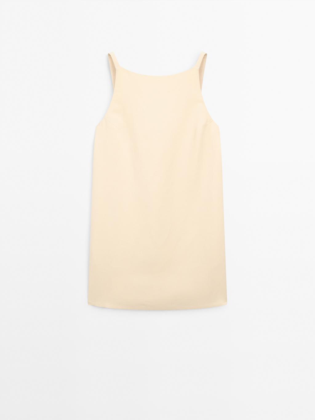 Short dress with back detail