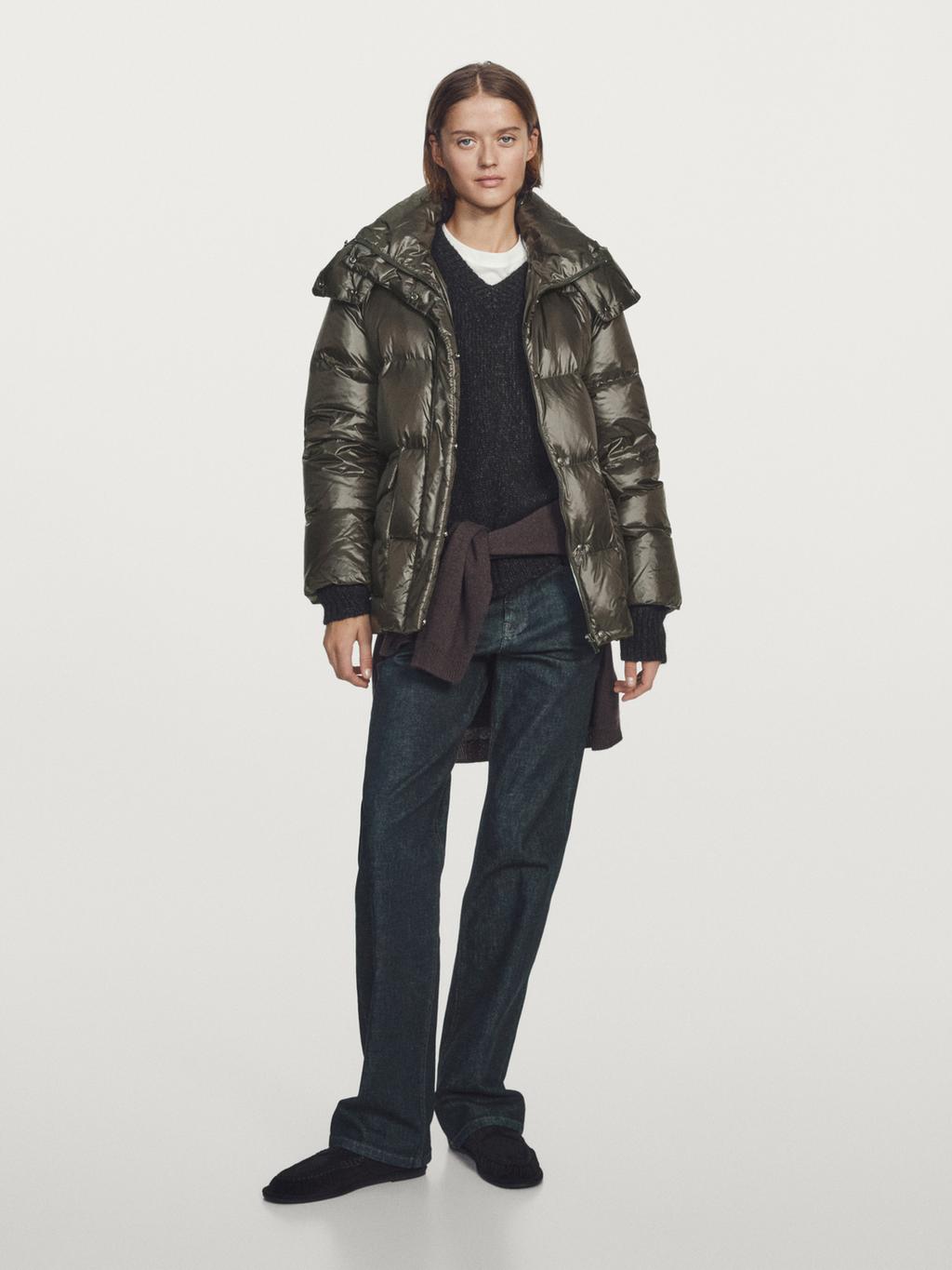 Short water-repellent shiny down jacket