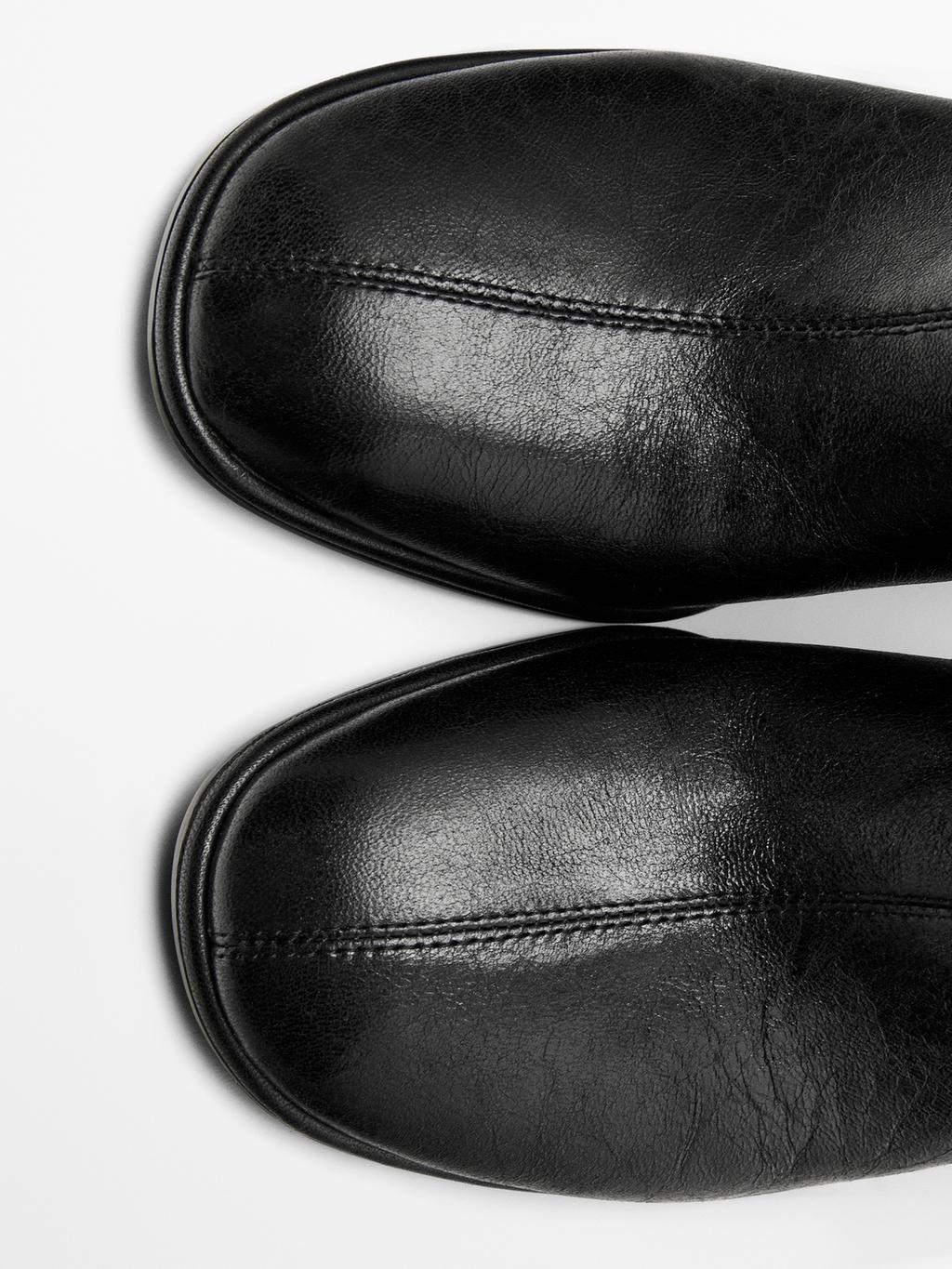 High-heel boots with elastic gores on the leg