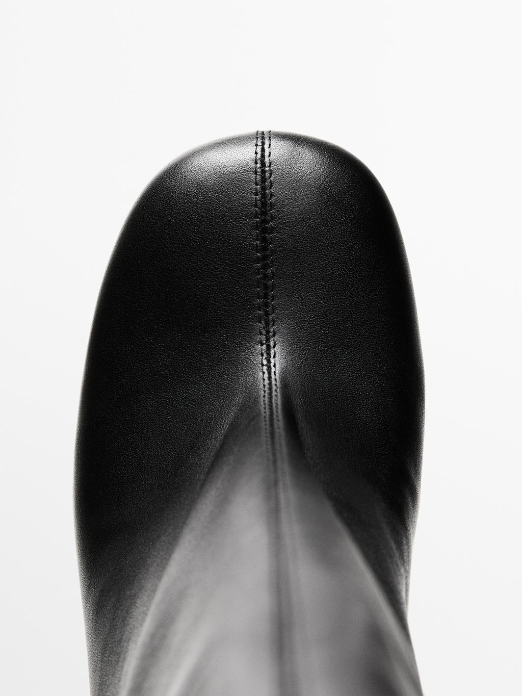 Leather gaucho boots with round toe